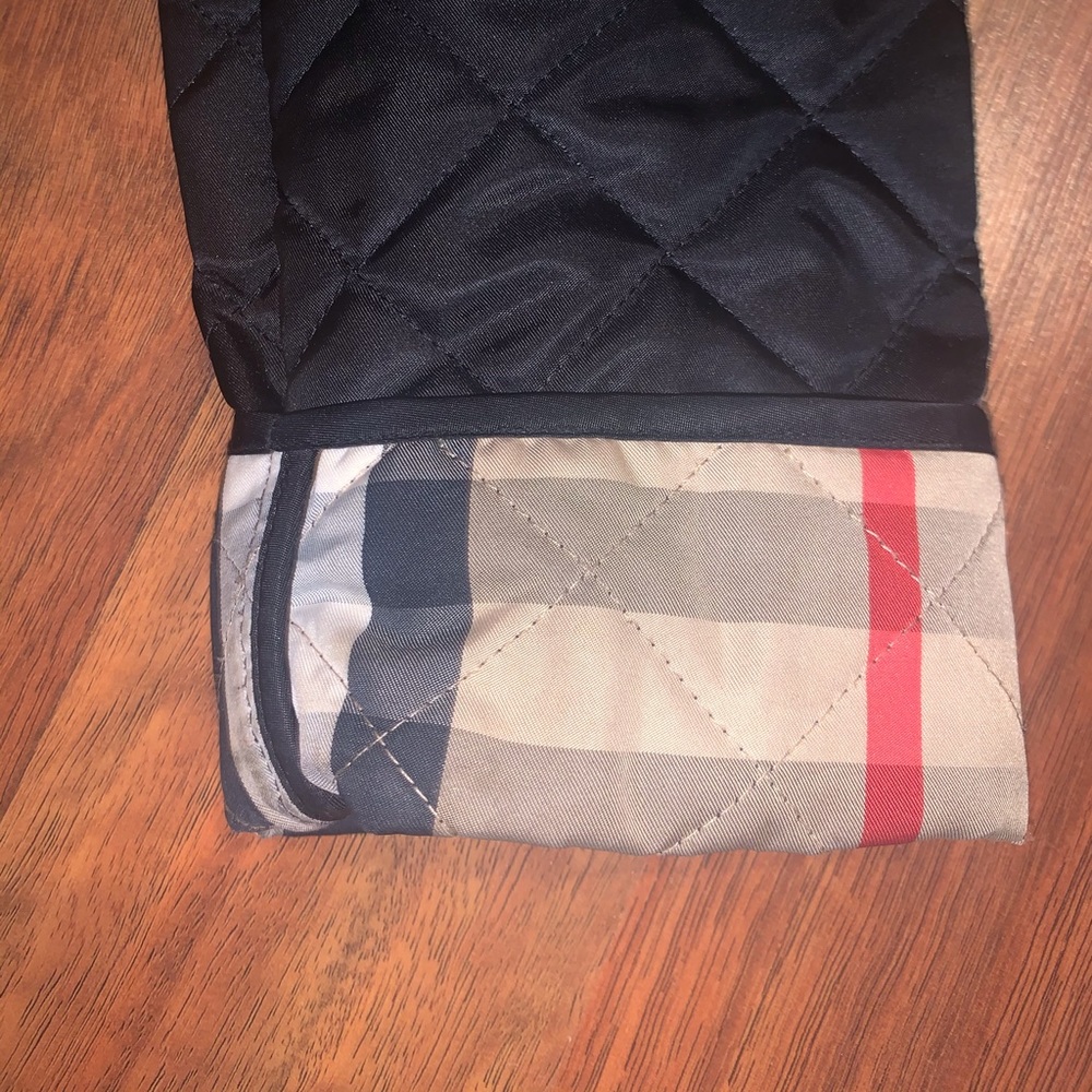 Black Burberry jacket size 14y (fits small adults) - Picture 4 of 11